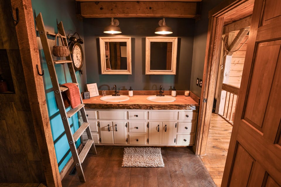 The upper level Guest Bath