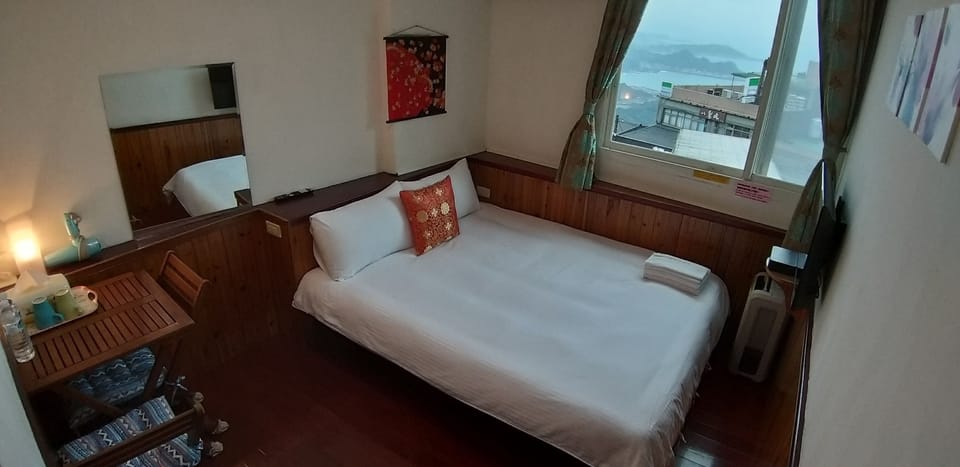 City Double Room | Desk, blackout drapes, free WiFi, bed sheets