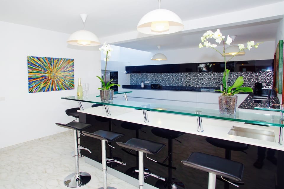 Spectacular modern kitchen designed for entertaining
