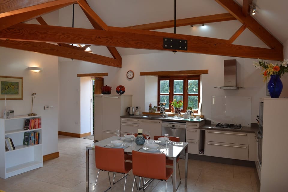 Modern fully equipped kitchen/diner