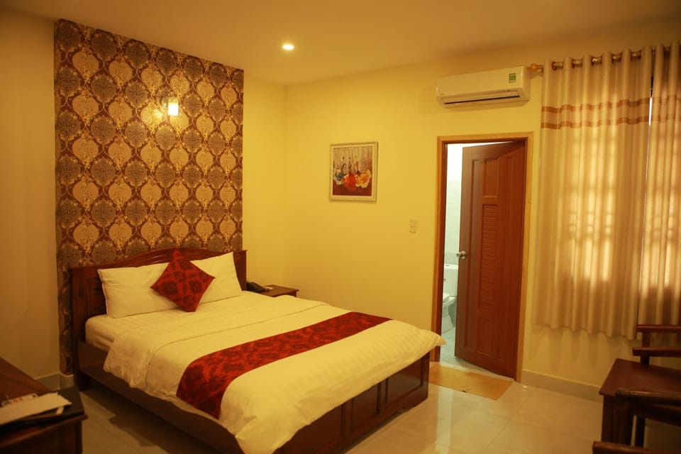 Minibar, desk, blackout drapes, free WiFi