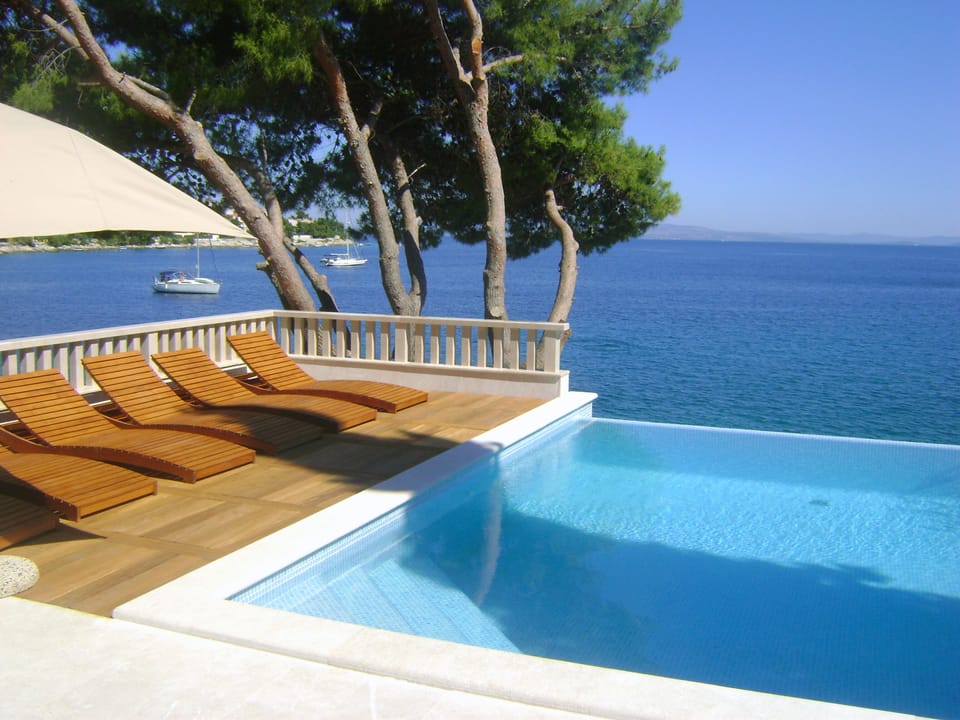 Swimming pool ( heated ) teak sun deck