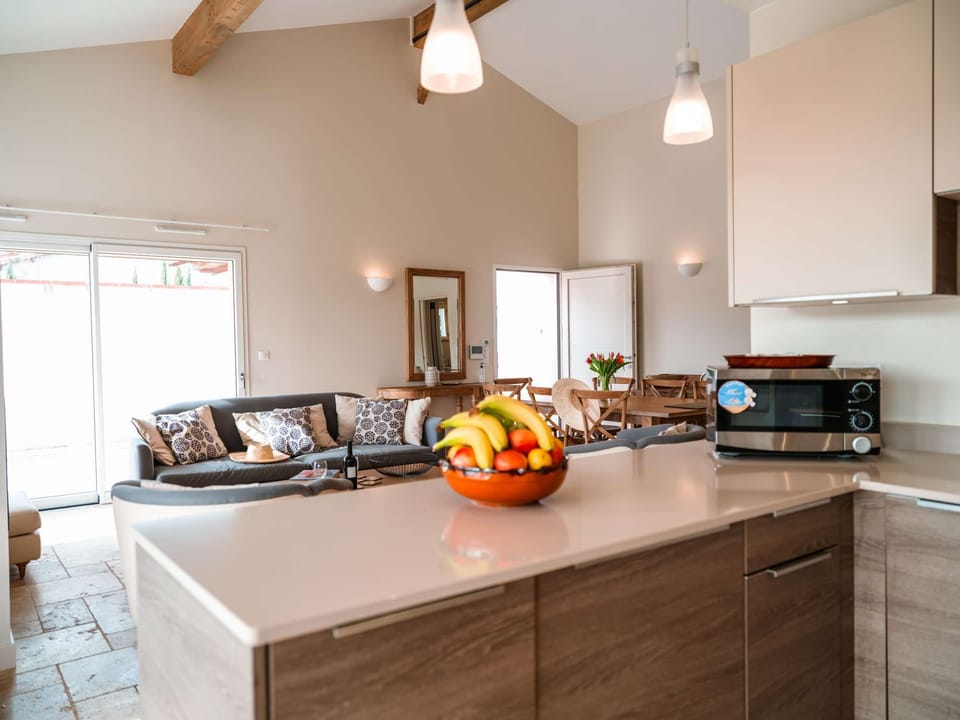 Living &amp; dining area