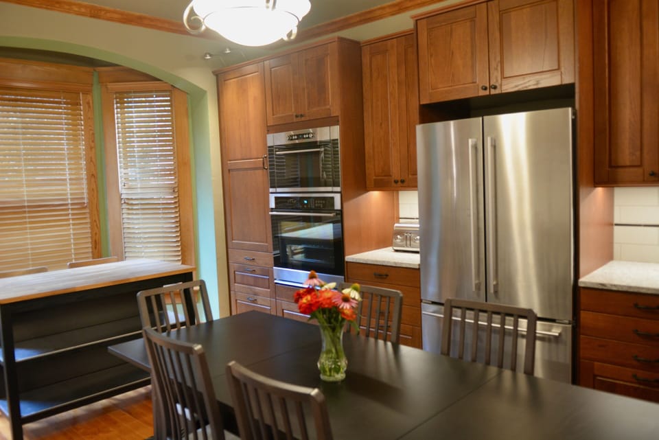 Kitchen, refrigerator oven, microwave, table and island
