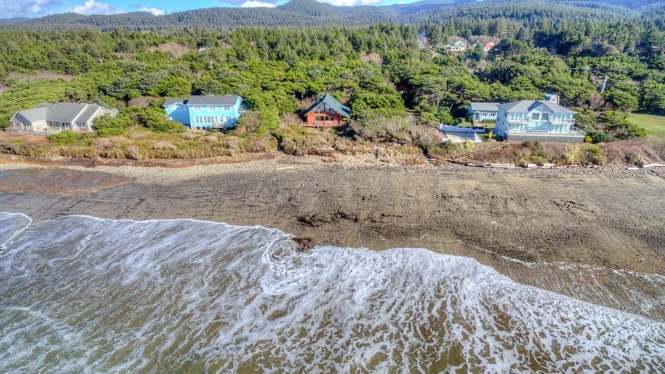 Located on the central Oregon coast, Blue Moon Beach is an easy starting point to many wonderful adventures.