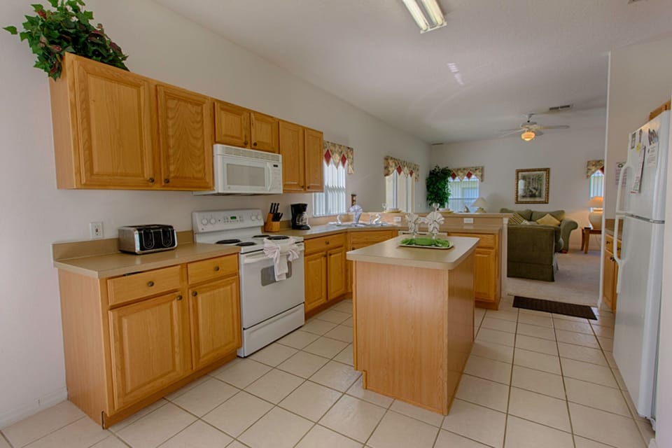 Fully Fitted Kitchen