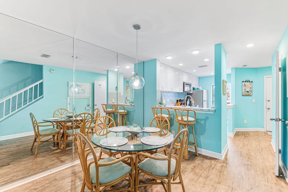 Dining for 6 plus 2 bar stools
