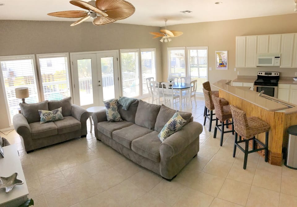 Open concept living, dining and kitchen