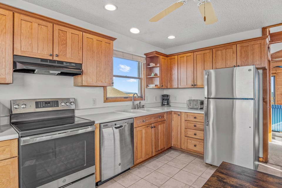 Surf or Sound Realty - 142 - Topside - Kitchen -3