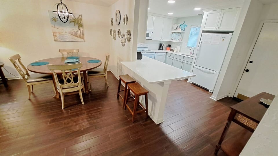 Dining, Kitchen & Foyer