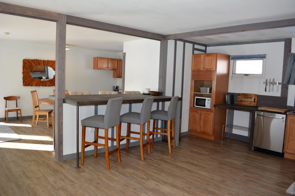 Cottage 1: Kitchen/dining area