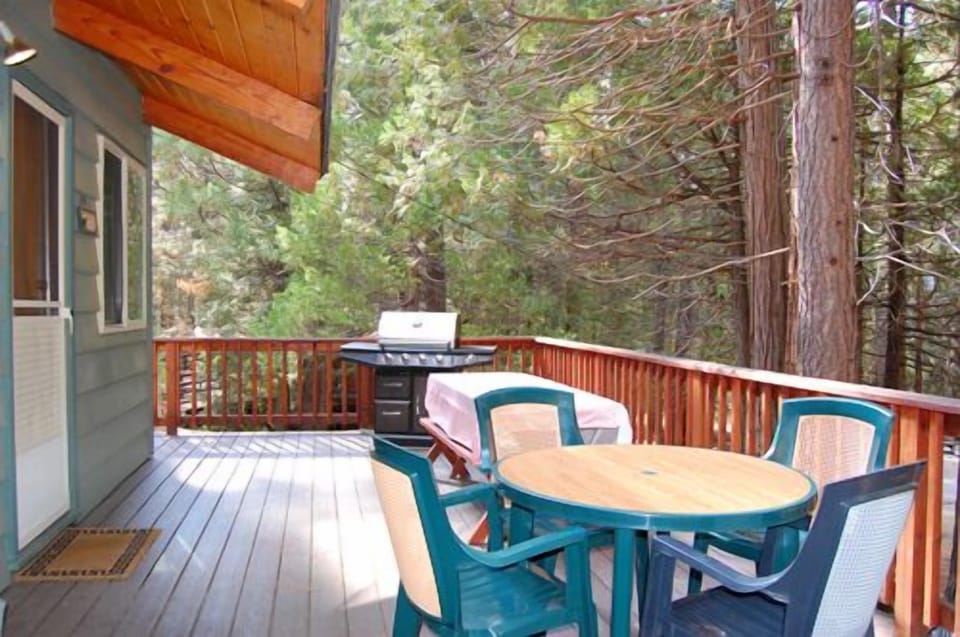 Side deck with gas grill