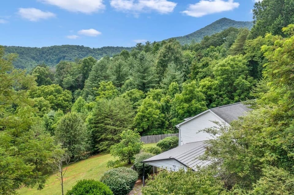 Private vacation rental outside asheville with mountain views