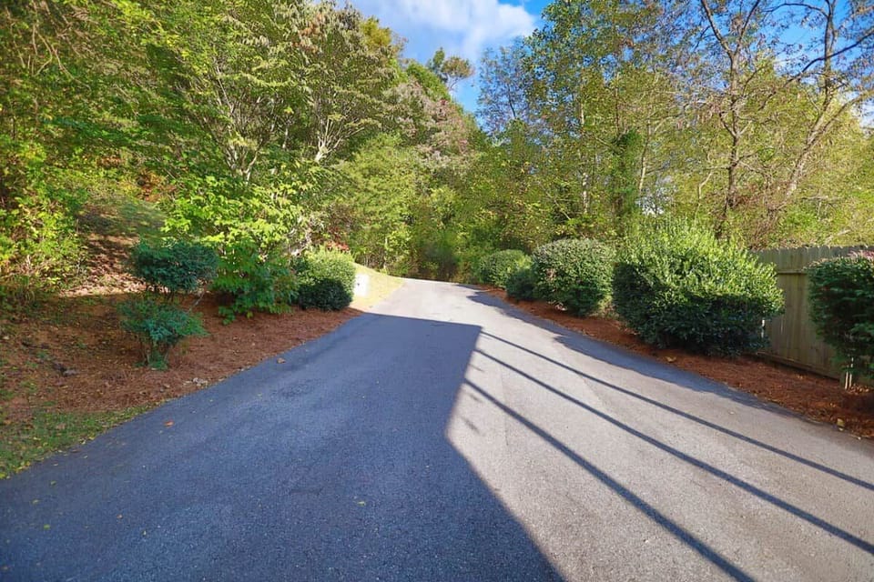 Ample parking at private vacation rental near asheville with mountain views. 