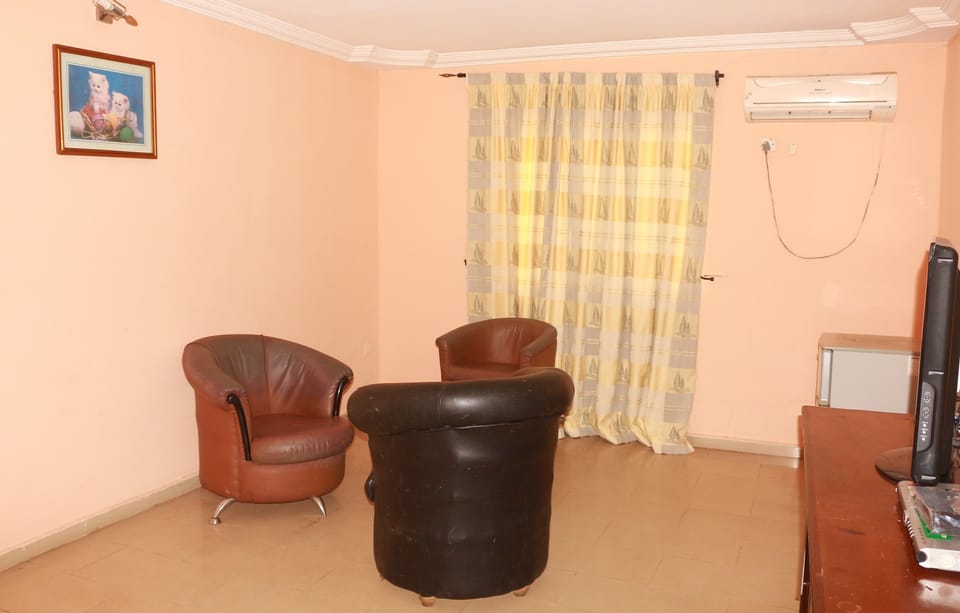 Minibar, free WiFi, bed sheets
