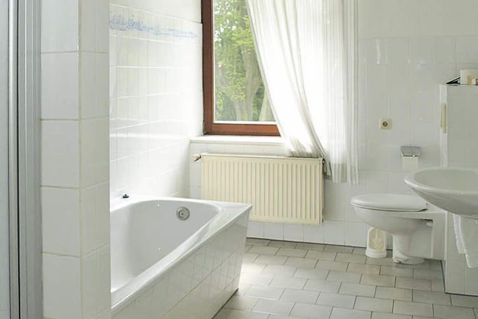 Double Room | Bathroom | Shower, hair dryer