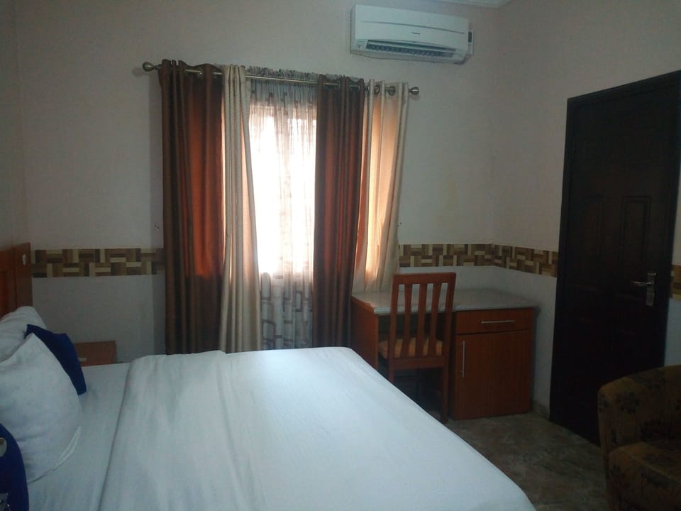 Desk, laptop workspace, free WiFi, bed sheets
