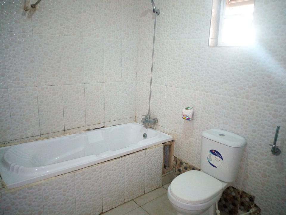 Apartment | Deep soaking bathtub