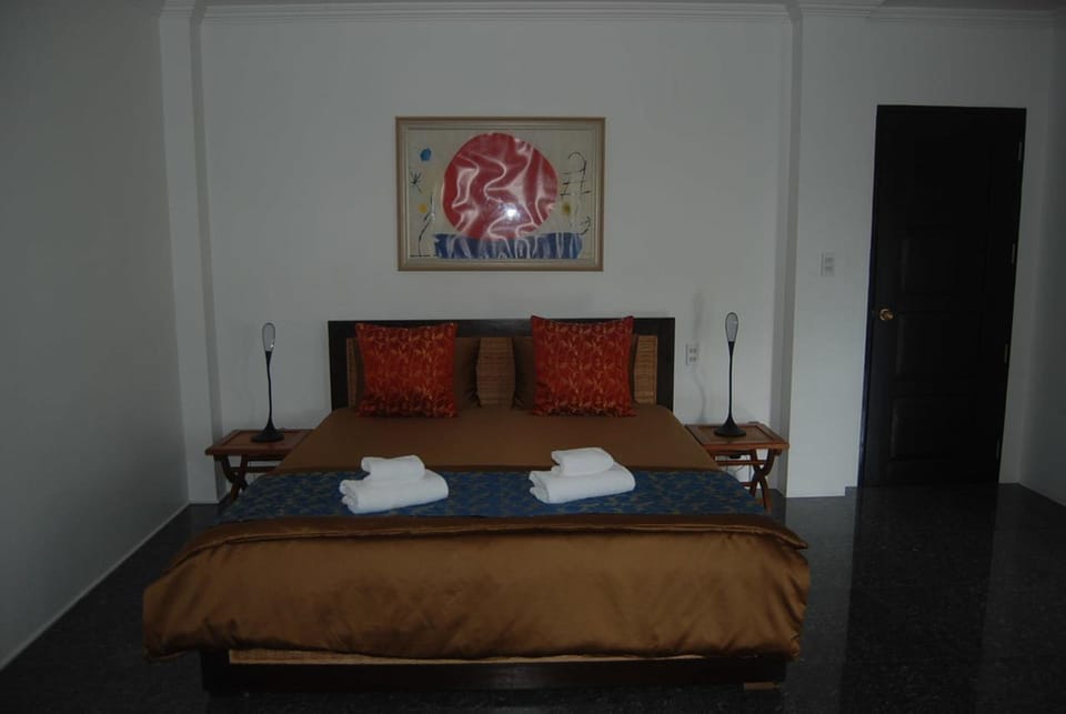 In-room safe, desk, free WiFi, bed sheets