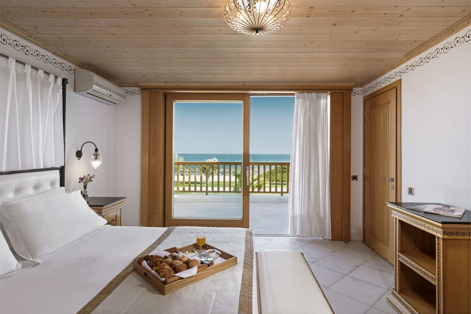 Suite, Sea View | Free minibar, in-room safe, desk, soundproofing