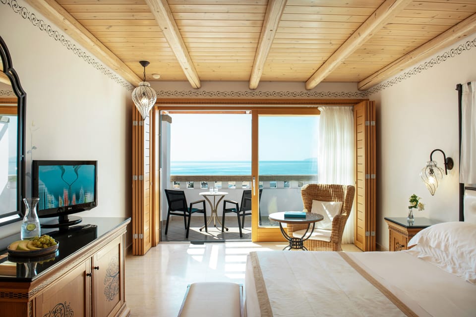 Free minibar, in-room safe, desk, soundproofing