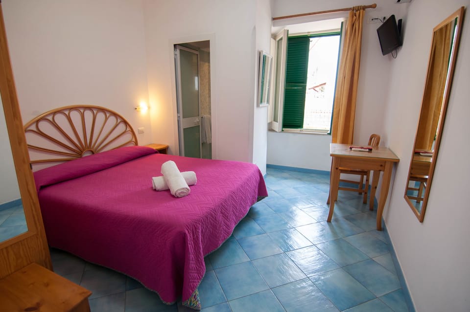 Standard Double Room, 1 Queen Bed, Non Smoking | Desk, blackout drapes, free WiFi, bed sheets