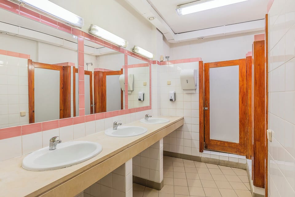 Shower, towels