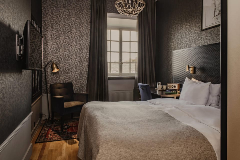 Standard Room, 1 Double Bed, Non Smoking | Iron/ironing board, free WiFi, bed sheets