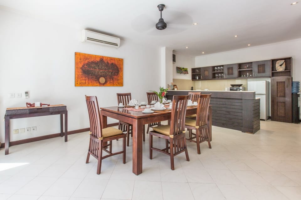 2Bed Villa 350meters to KuDeTa,Seminyak;