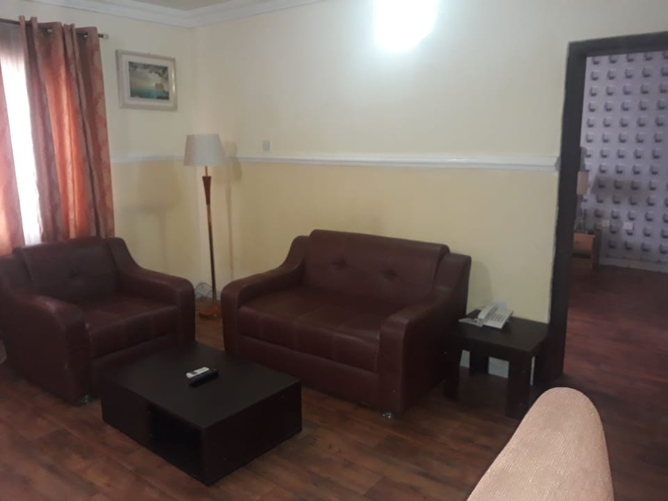 Suite | Living area | Flat-screen TV
