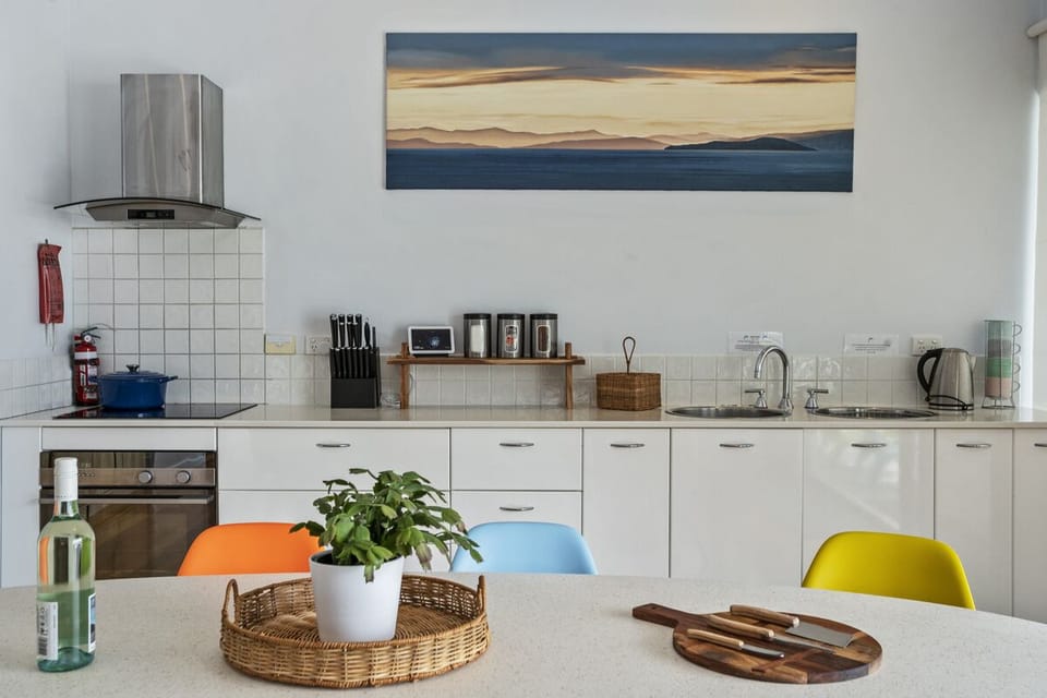 Google home included - easy access to recipes, weather or music etc.