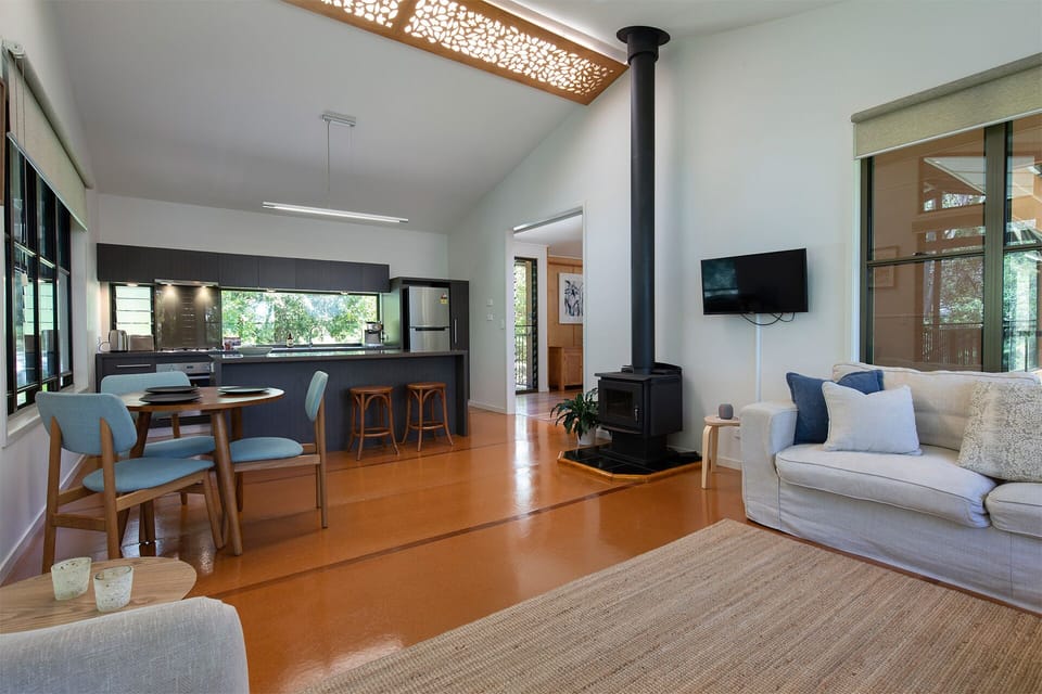 Weyba Lakehouse lounge/kitchen/dining