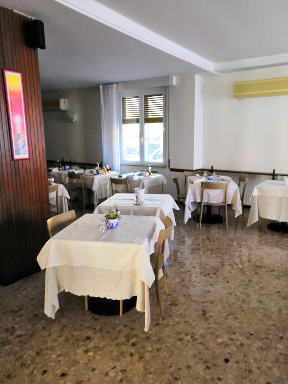 Lunch and dinner served