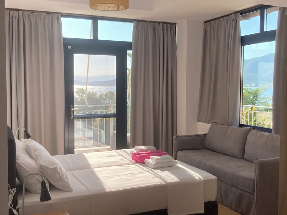 Standard Room, Sea View | In-room safe, desk, blackout drapes, soundproofing