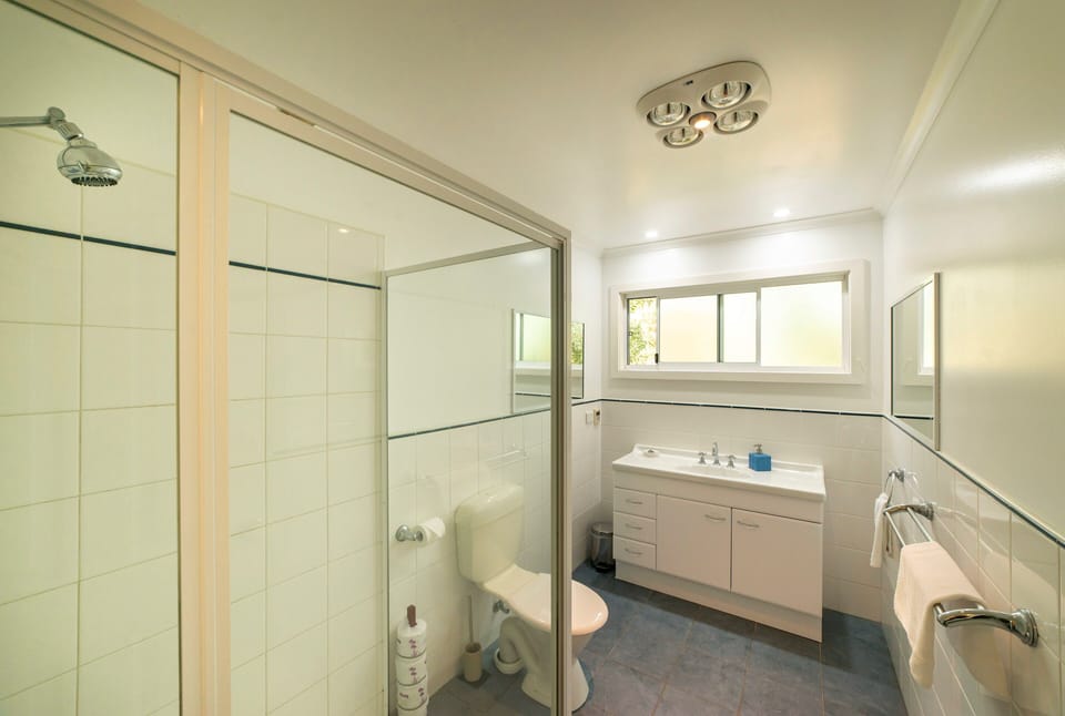 Opulent bathroom retreat: Deep tub, stand-alone shower, perfect blend of luxury.