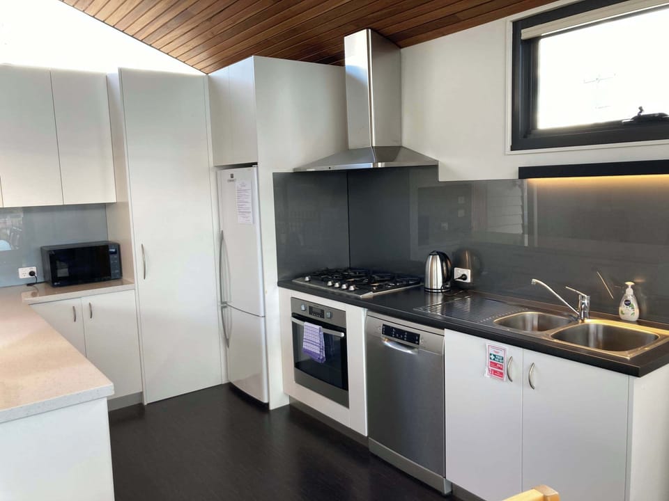 Well equiped kitchen with a dishwasher