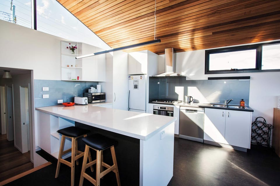 Well equiped kitchen with a dishwasher