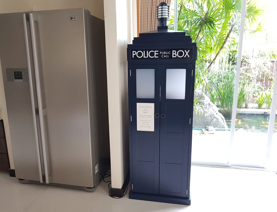 Replica Doctor Who Tardis