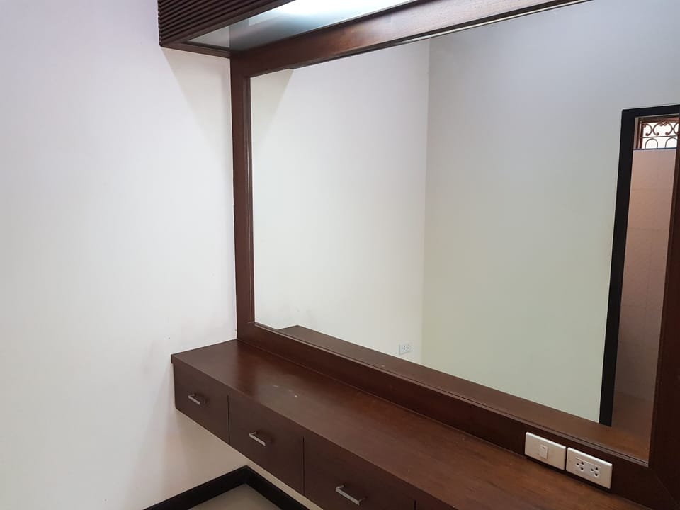 Bedroom 1 vanity area
