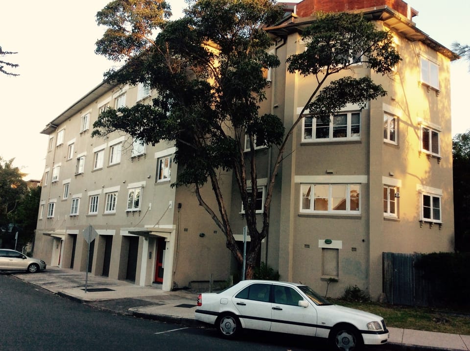 Free parking & 3 min walk to beach!