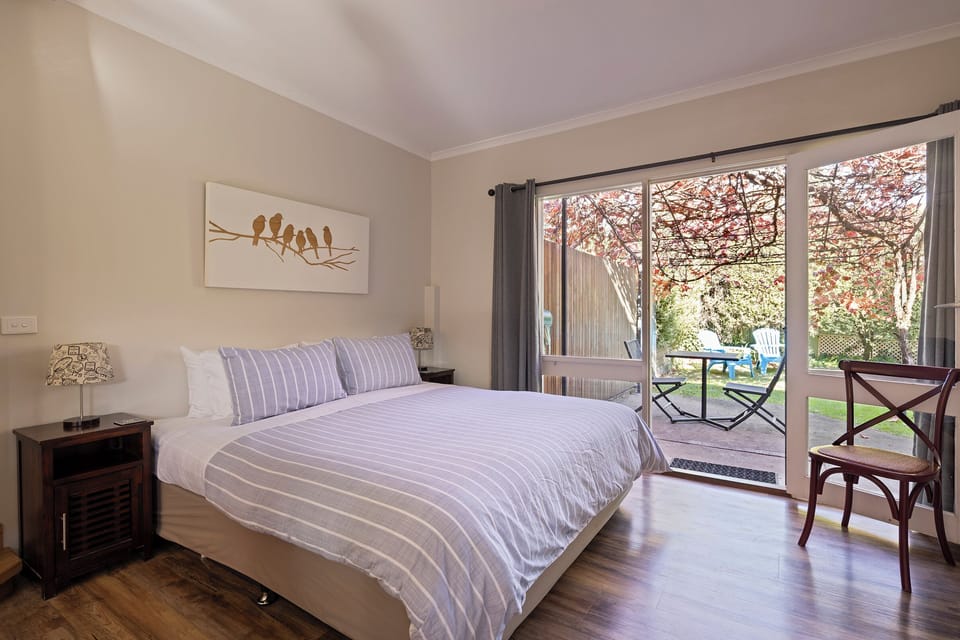 King size bed with premium quality linen and private garden outlook