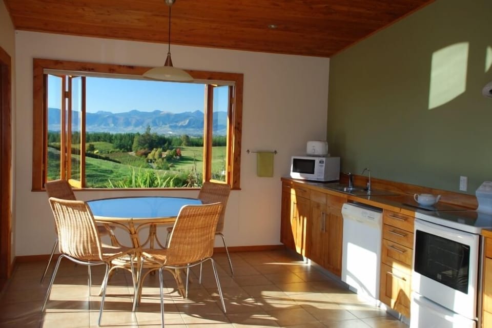 Kitchen and dining area