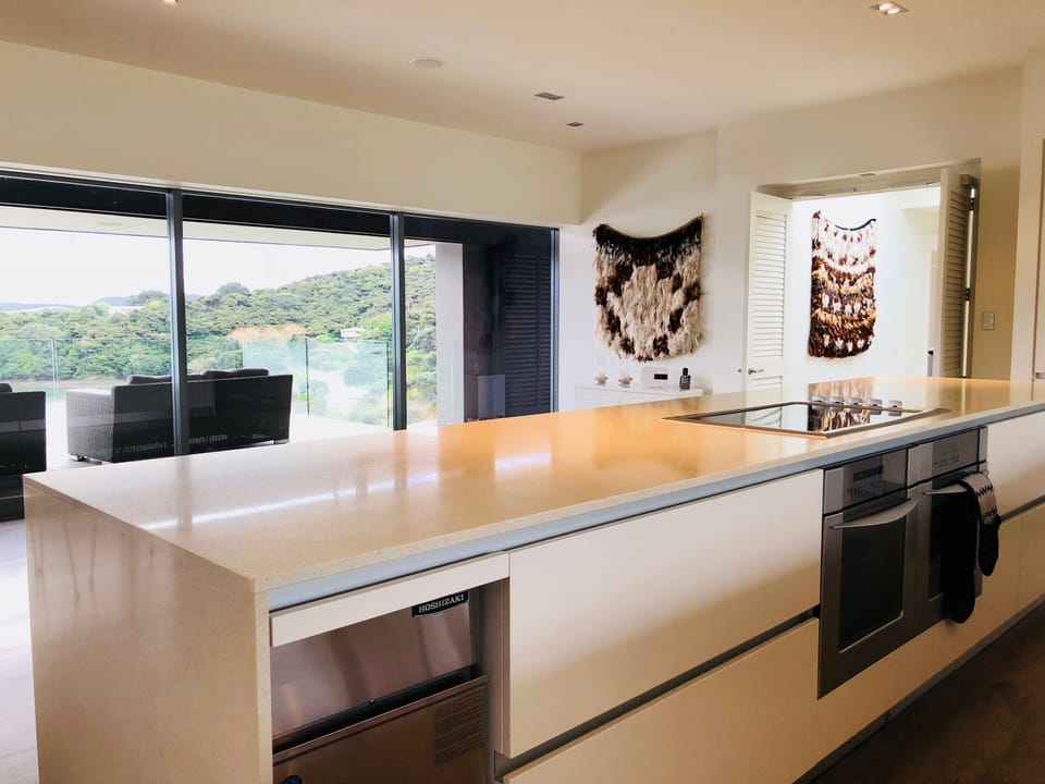 Kitchen, plenty of bench space for entertaining friends & family.