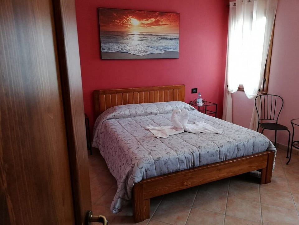 Suite | Desk, free WiFi