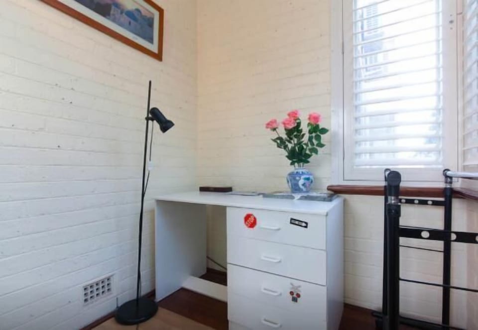 2 min walk to UWA close to CBD (4)