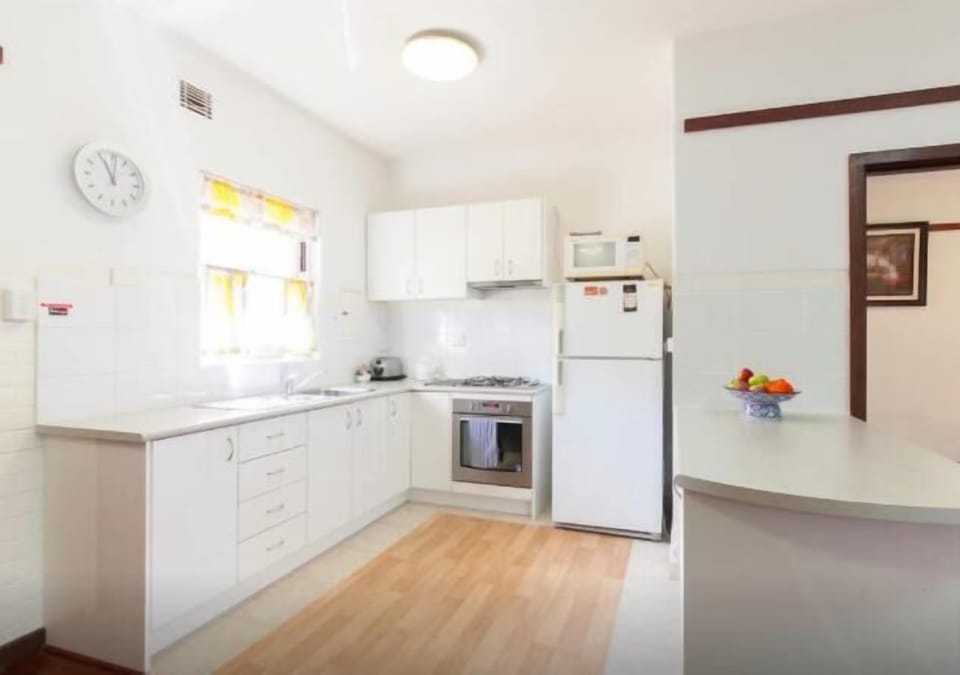 2 min walk to UWA close to CBD (4)