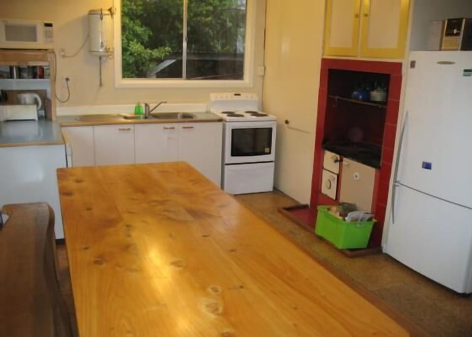 Haven kitchen, table sits 10 easily