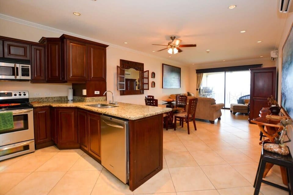 Kitchen & Living Area
