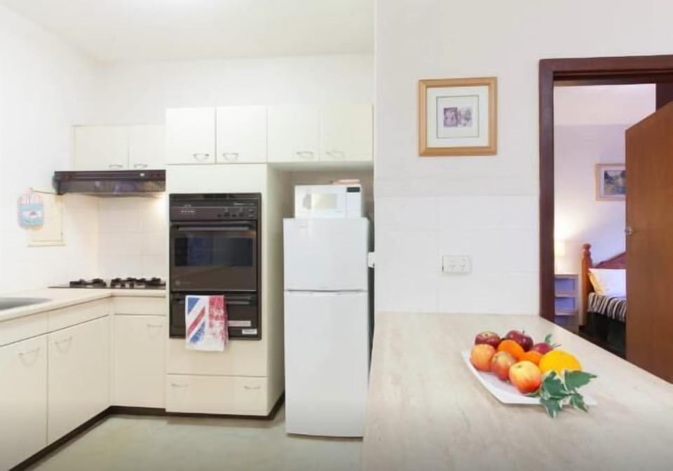 2 min walk to UWA close to CBD (3)