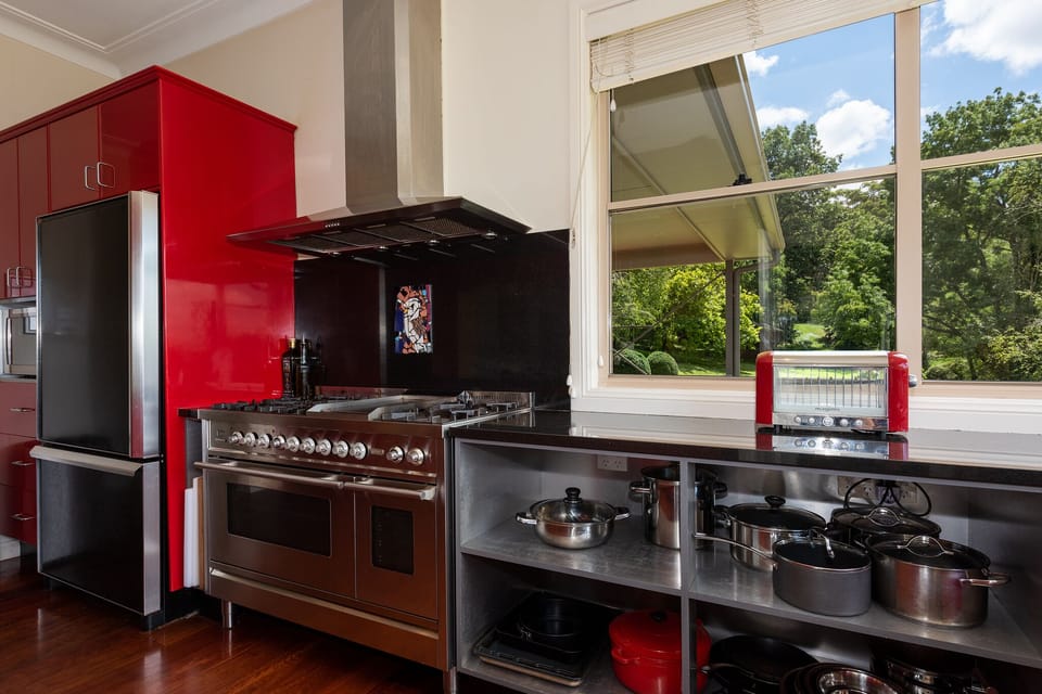 Dantosa House's fully equipped kitchen.